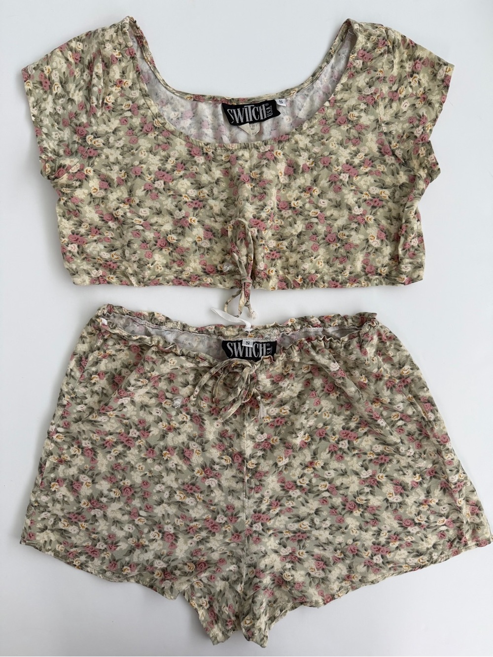 Vintage 90’s Switch USA Floral Set Crop Top & Shorts